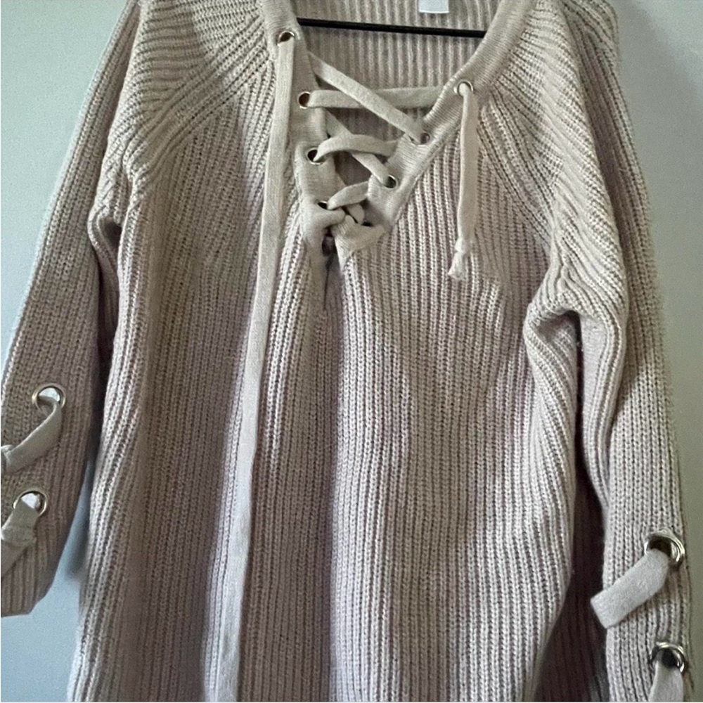 Main Strip Beige Lace Up V Neck Sweater